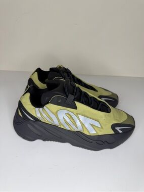 adidas Yeezy Boost 700 MNVN Mens Shoes Sneakers Size 6 Resin GW9525